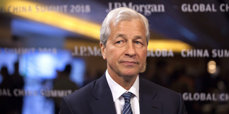 美股再收跌、比特币跌破1.9万美元！摩根大通CEO：美国恐陷衰退