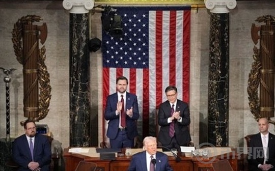 
                        早报丨美国会拟限制总统战争权力 伊朗议会赞成关闭霍尔木兹海峡
                    