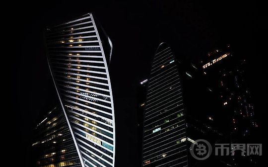 DeFi新变革：为什么顶级协议都在发行稳定币？揭秘四大商业模式的进化之路