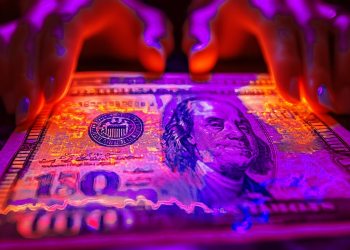 Fundstrat的汤姆·李表示，11月股市牛市即将到来——以下是他的目标价位。