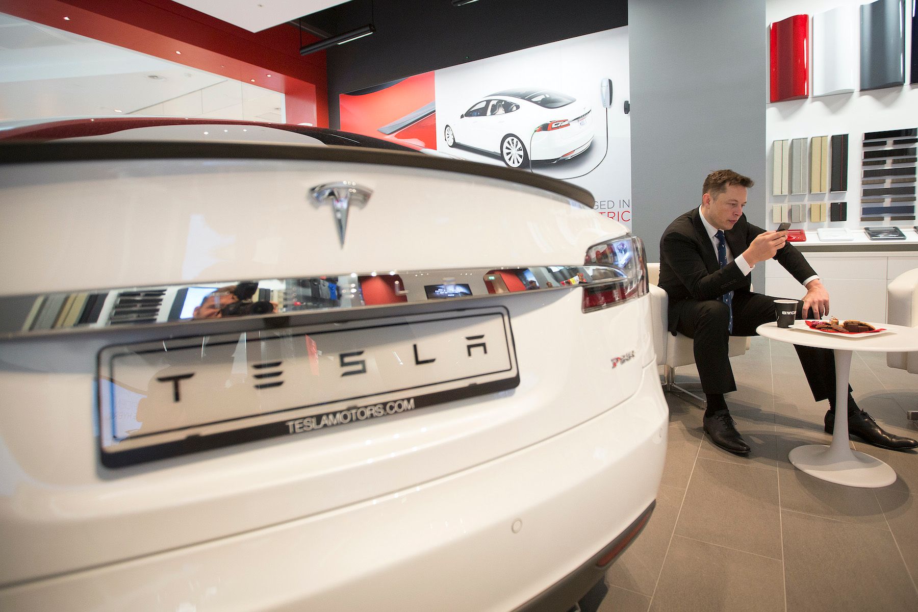 埃隆·马斯克提出的1万亿美元薪酬投票引发了“万亿”代币狂热