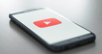 YouTube 与 PayPal 合作，在其平台上引入稳定币支付功能。