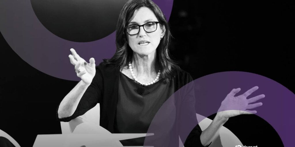 Cathie Wood 的 Ark Invest 逢低买入 Coinbase、Circle 和 Tom Lee 的以太坊巨头 BitMine。