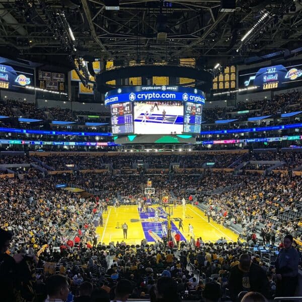 加密竞技场旅行指南：湖人队比赛、音乐会和节日活动前需要了解的一切