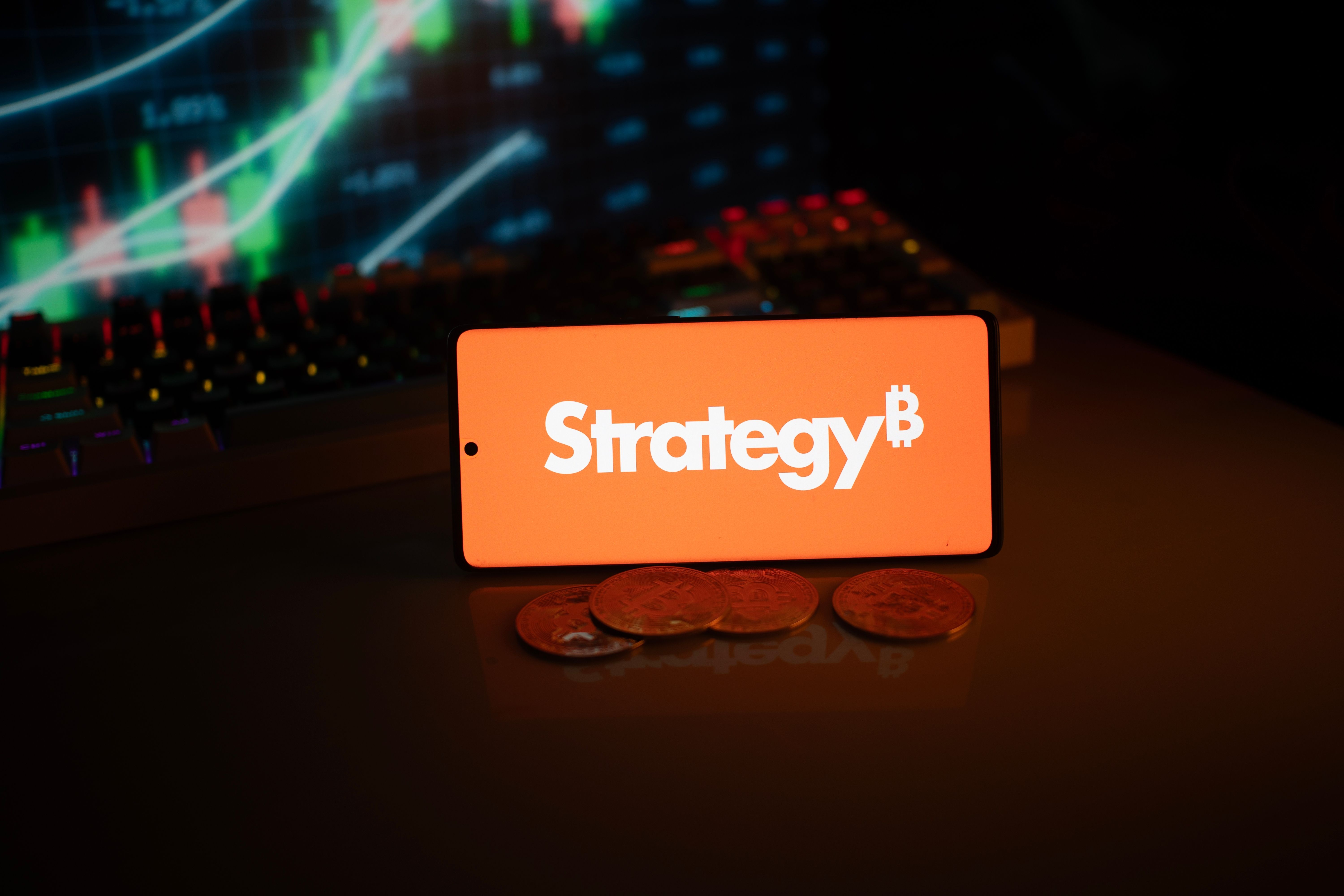 589亿美元的比特币储备对比165美元的股票：MSTR股价触底反弹