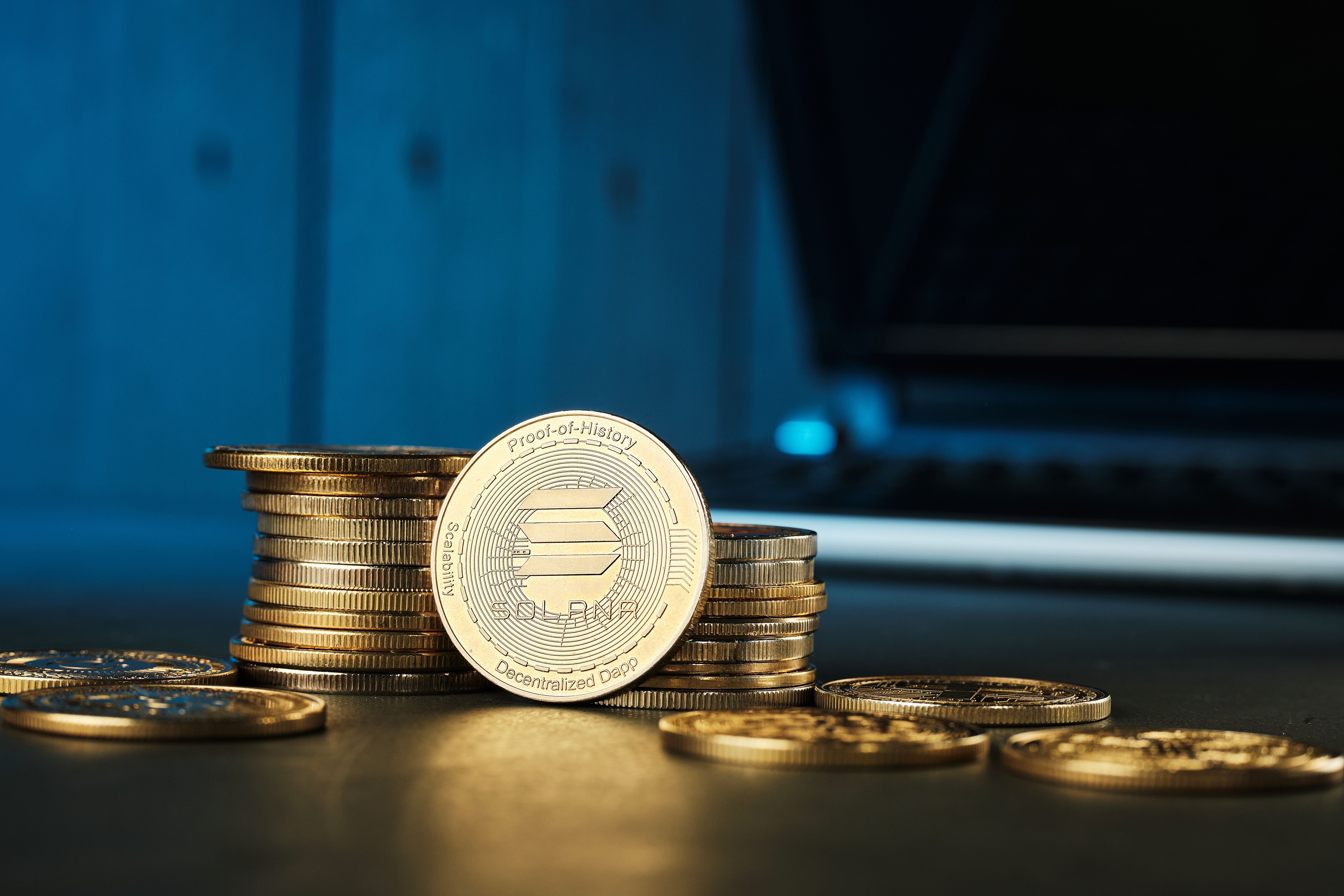 Solana ETF吸引293万美元资金流入，交易员密切关注118美元的成败关键区域。