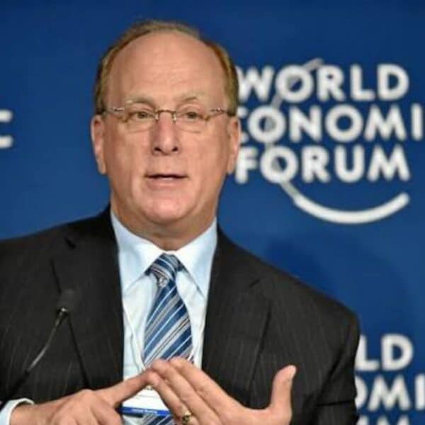 本月宣布推出新的全球储备货币，以终结现金时代。