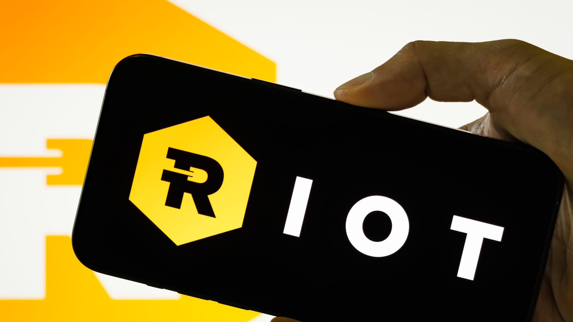web3: Riot与Anthropic签下20年算力协议
