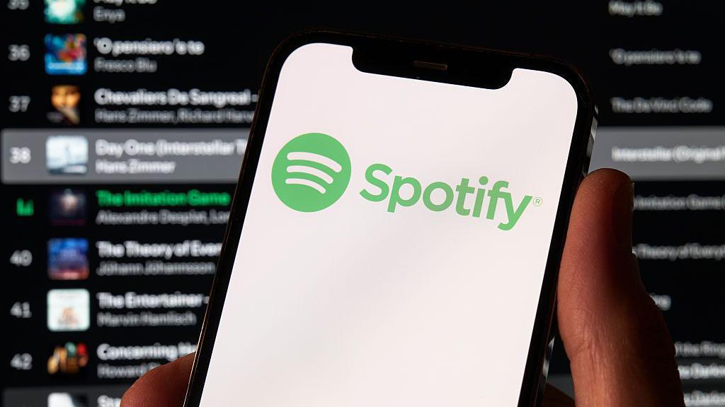 Spotify给AI歌手贴标签：平台终于开始回答&ldquo;你在听谁&rdquo;